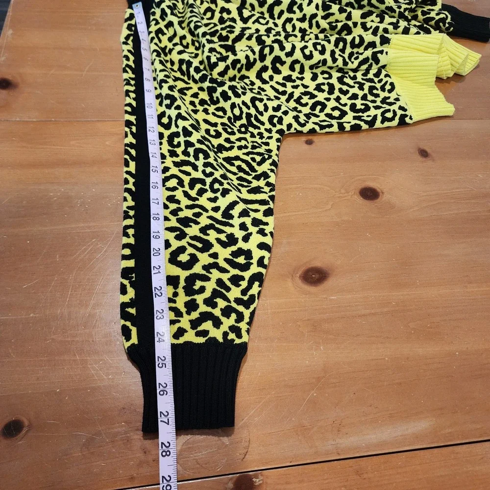 Central Park West Sweater Womens Medium Neon Yellow Leopard Ribbed Crewneck Cozy